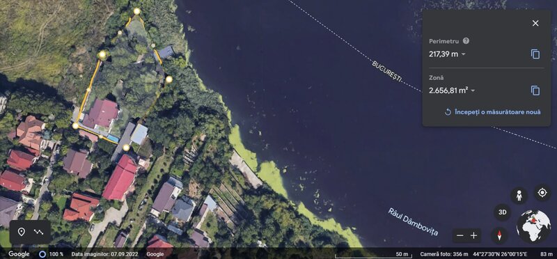 Rosu, deschidere lac, ponton, in spatele padurii,